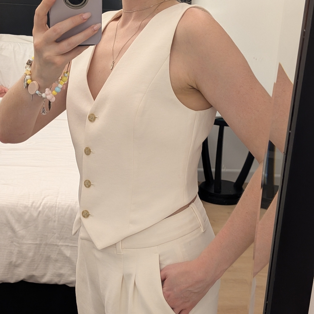 Aritzia Pacino Vest - Light Birch